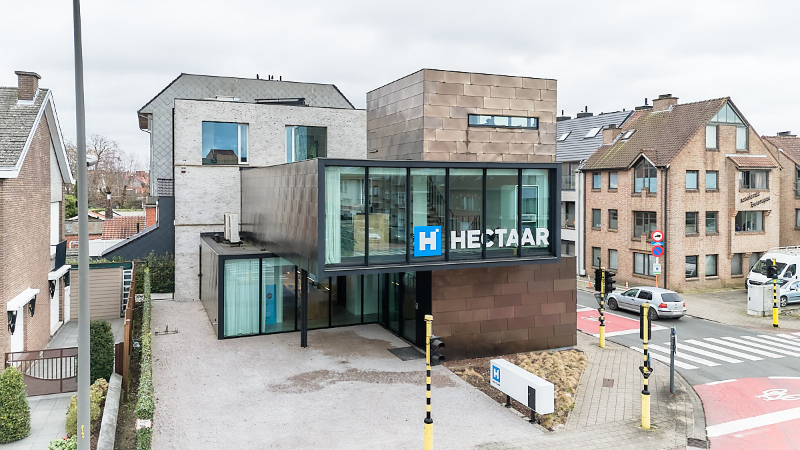 Uniek kantoorgebouw te koop langs de Westlaan te Roeselare - foto 1