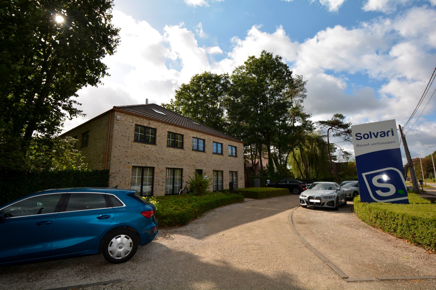 VERZORGD KANTOORGEBOUW MET PARKING! - foto 3