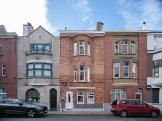 Completely renovated townhouse with character in the heart of GhentEPC: AMobiscore: 9.5/10This beautiful, completely renovated townhouse is located...