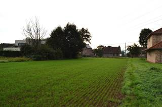 Bouwgrond (1257 m²) voor het bouwen van open bebouwing zonder bouwverplichting.  Vrije keuze van architect en aannemers. ...