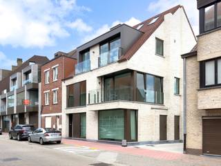Parking voor 1 wagen, erg centraal gelegen op het gelijkvloers in een kleinschalige residentie in het Oude Knokke. Deels onder BTW -stelsel. Onmiddellijk beschikbaar.