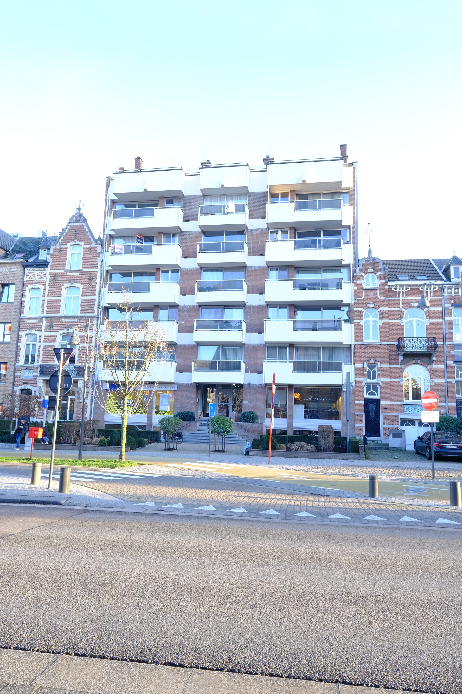 Gerenoveerde gemeubelde studio in centrum Hasselt met autostaanplaats - foto 4
