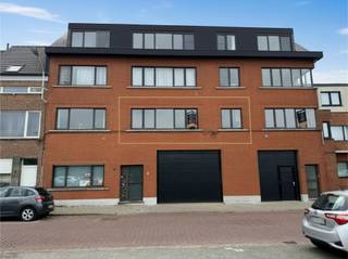 Dit ruim appartement met twee slaapkamers en een bewoonbare oppervlakte van 92 m² is gelegen op een zeer centrale locatie aan het station van...