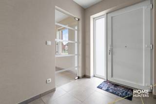 Ruime, luxueus afgewerkte gelijkvloerse villa met prachtige verzichtenOp een rustige ligging te Roeselare tref je deze luxueus afgewerkte nieuwbouw...