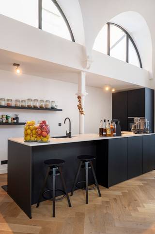 Karaktervol ruim appartement met terras op het EilandjeHet appartement bevindt zich op de eerste verdieping van een kleinschalige residentie op het...