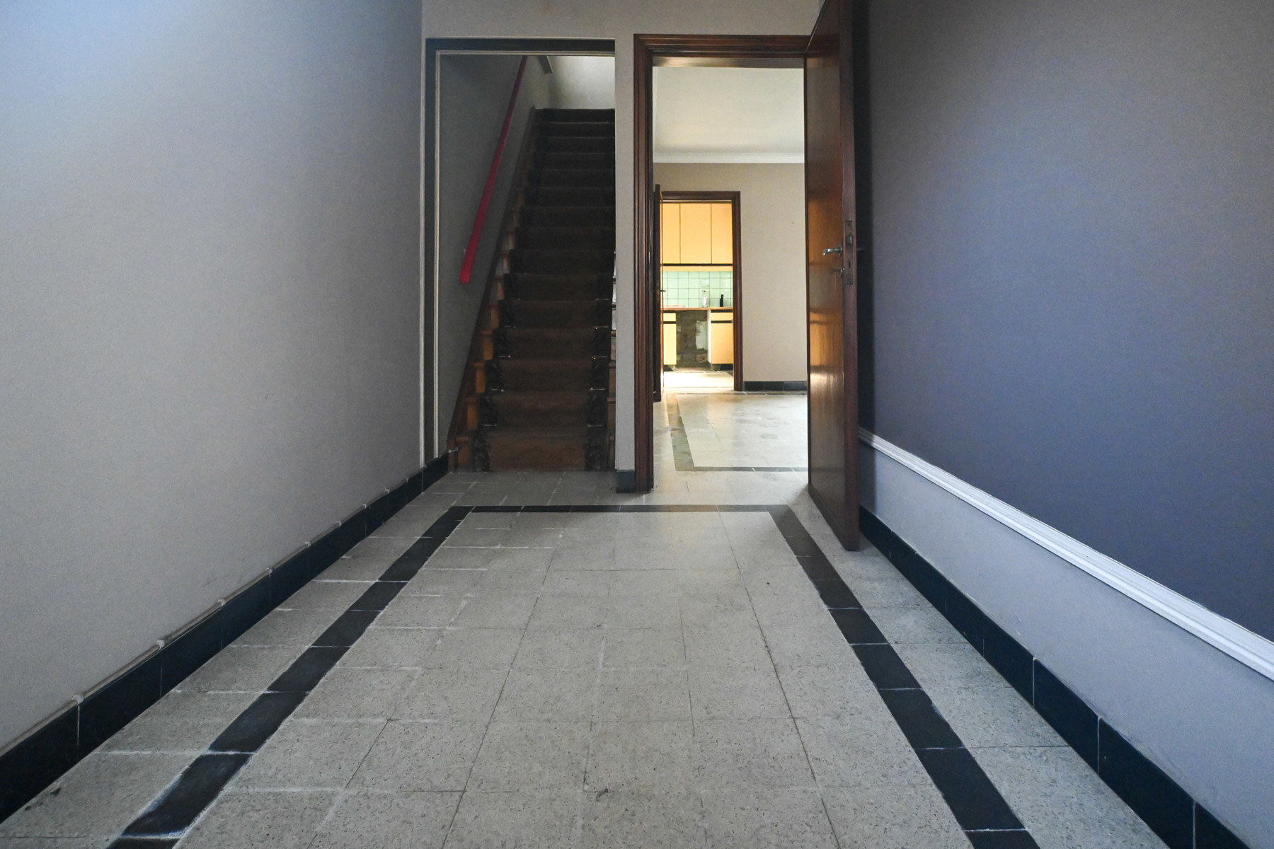 Te renoveren hoekwoning met garage te Eernegem. - foto 2