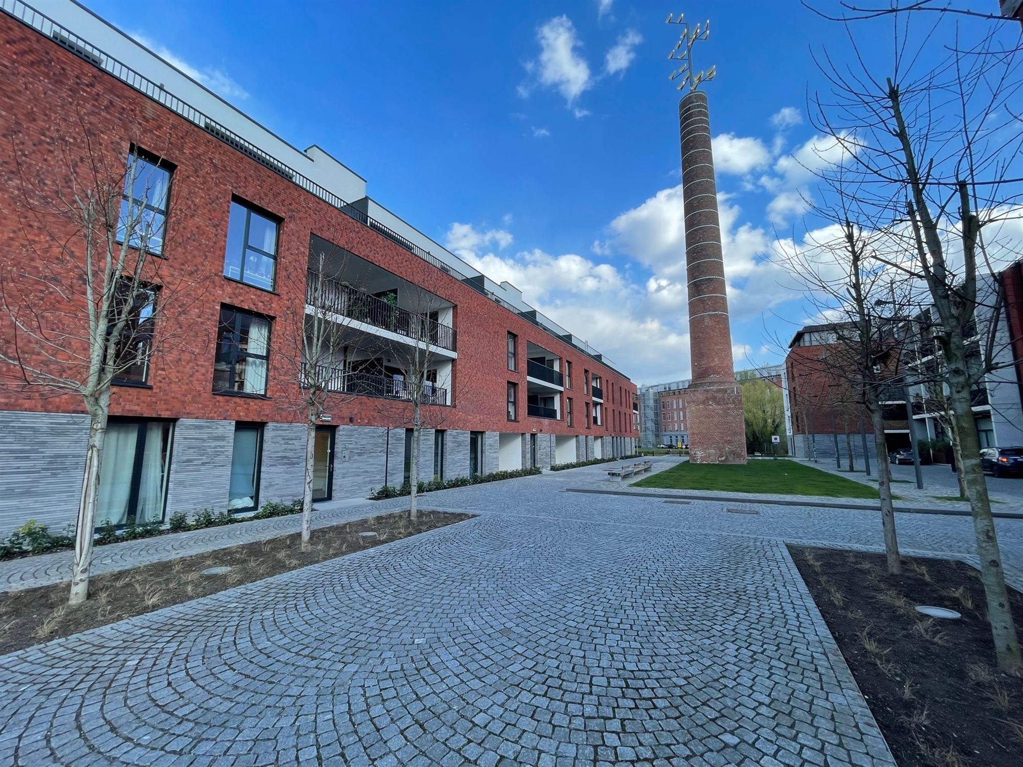 RUSTIG GELEGEN APP. MET 2 SLKS, TERRAS + PARKING - foto 2