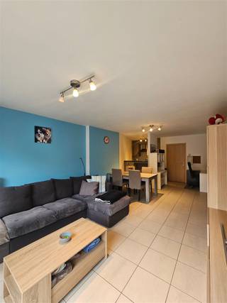 <p><span><strong><u>Gelijkvloers appartement met 1 slaapkamer en tuin.</u></strong></span></p><p><span><strong> </strong></span></p><p><span><span>Gunstig gelegen appartement met privatieve tuin te Mariaburg-Ekeren. Openbaar vervoer is op wandelafstand (bus en trein).</span></span></p><p><span><span> </span></span></p><p><span><strong>Indeling:</strong></span></p><p><span><span>Inkomhal met toegang naar alle ruimtes.</span></span></p><p><span><span>Woonkamer met een open keuken. De keuken is voorzien van een elektrisch vuur, dampkap, heteluchtoven, koelkast, spoelbak en opbergruimte. Via een schuifraam in de woonkamer heeft u toegang tot het terras en de privatieve tuin ..</span></span></p><p><span><span>Slaapkamer (met rolluiken) en aansluitend de badkamer met douche en lavabomeubel. Apart toilet. </span></span></p><p><span><span>Verder is er nog een berging met aansluiting voor een wasmachine en droogkast.</span></span></p><p><span><span>Garagebox achter het gebouw is inbegrepen in de huurprijs.</span></span></p><p><span><span>Beschikbaar vanaf 01 juli 2026.</span></span></p><p><span><span> </span></span></p><p><span><strong>Pluspunten:</strong></span></p><ul><li><p><span><span>Gunstige ligging in het gewilde Mariaburg.</span></span></p></li><li><p><span><span>Lage gemeenschappelijke kosten (individuele meters voor alle nutsvoorzieningen)</span></span></p></li><li><p><span><span>Gunstige EPC score</span></span></p></li></ul>