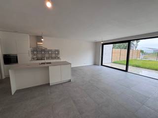 Dit gezellige 1 slaapkamer appartement heeft alles in huis voor comfortabel wonen. De ruime en lichtrijke living zorgt meteen voor een aangename...