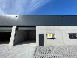 Nieuwbouw KMO-unit met een oppervlakte van 116 m² gelegen in ambachtelijke zone aan de Bevrijdingslaan 112, Dendermonde.Inclusief 1 parking.Vlotte...