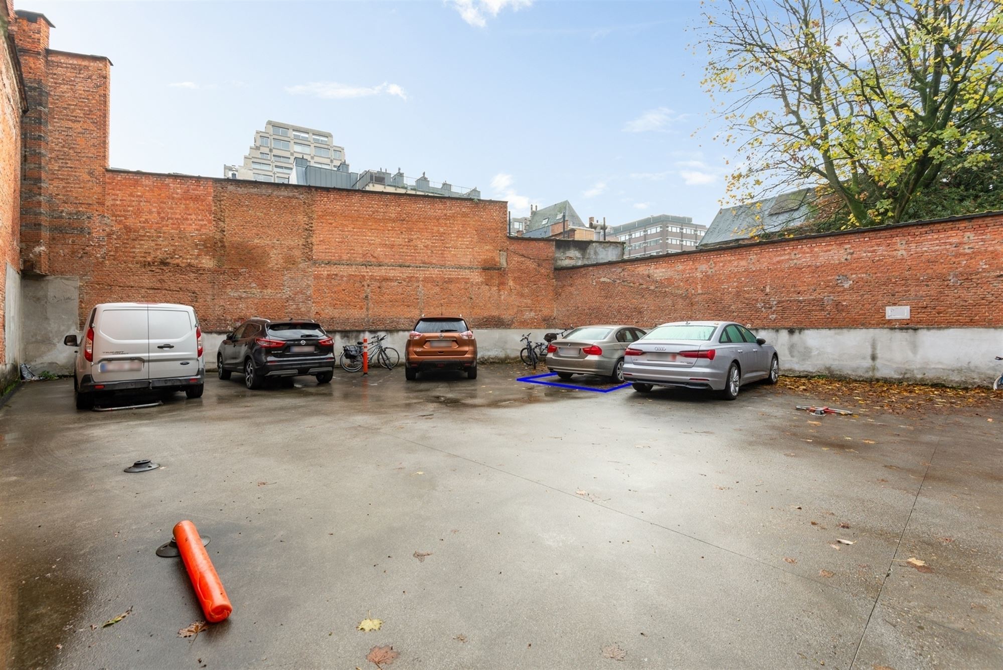 Autostaanplaats op afgesloten domein - foto 1