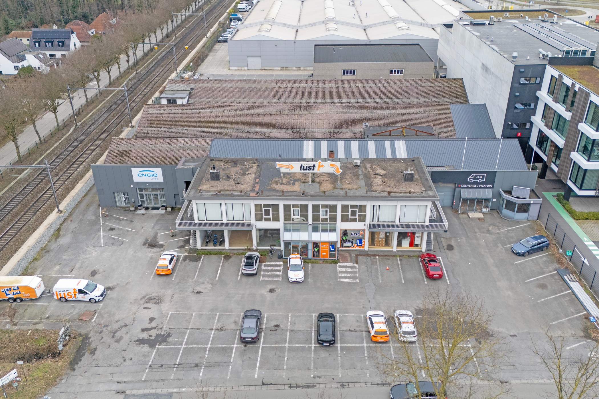 Topgelegen bedrijfsperceel +/- 6.033m² langs de E40 te Gent - foto 3