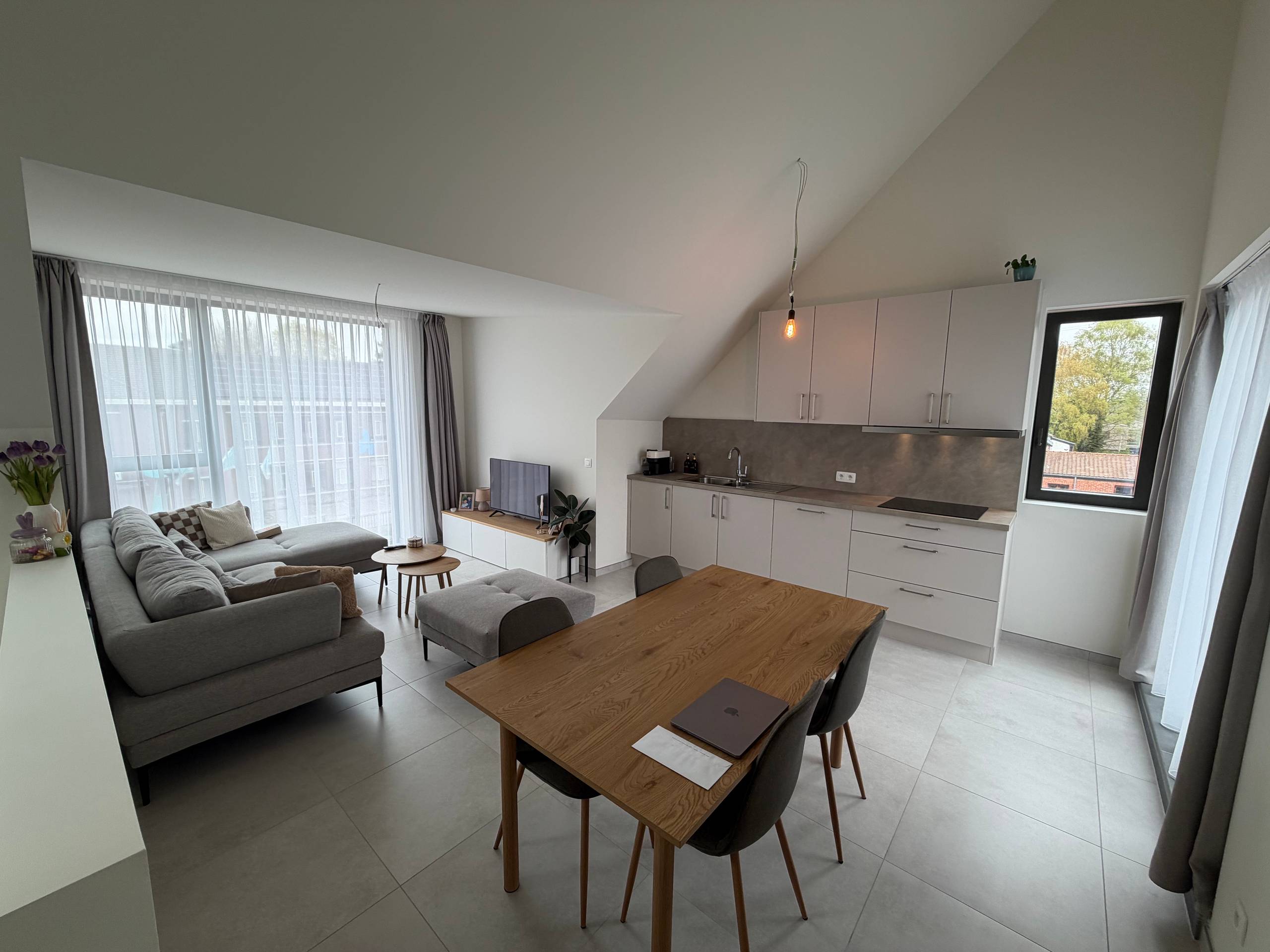 Genk, Weg Naar As 220 bus 12:  Nieuwbouw duplexappartement met 2 slaapkamers, terras, fietsenstalling en een autostaanplaats. - foto 3