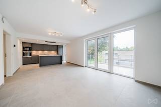 Superbe appartement neuf situé sur les hauteurs de Wandre.Ce bien est composé d'un hall d'entrée avec toilette séparée, grand séjour avec cuisine...