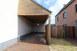 Gelegen langs de Hondekensmolenstraat te Izegem vinden we deze prachtige woning met landelijk karakter terug.De woning is direct instapklaar...