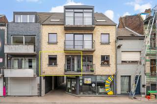 Deze flat met twee slaapkamers en terras is gelegen in het centrum van Geraardsbergen, zeer dichtbij het station.Het appartement is gelegen op de...