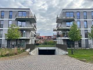 ONDERGRONDSE VRIJ RECENTE STAANPLAATS TE KOOPVlAKBIJ ANTWERPSE STEENWEG EN MERCATORSTRAATZIE FOTO S...