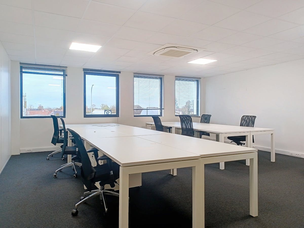 Offices (18 - 50 m²) in IDOLA business center in Lochristi - photo 1