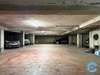 Ben je het beu om steeds naar een parkeerplaats te zoeken? Search no more!Deze handige ondergrondse autostaanplaats ligt in een kleinschalige...