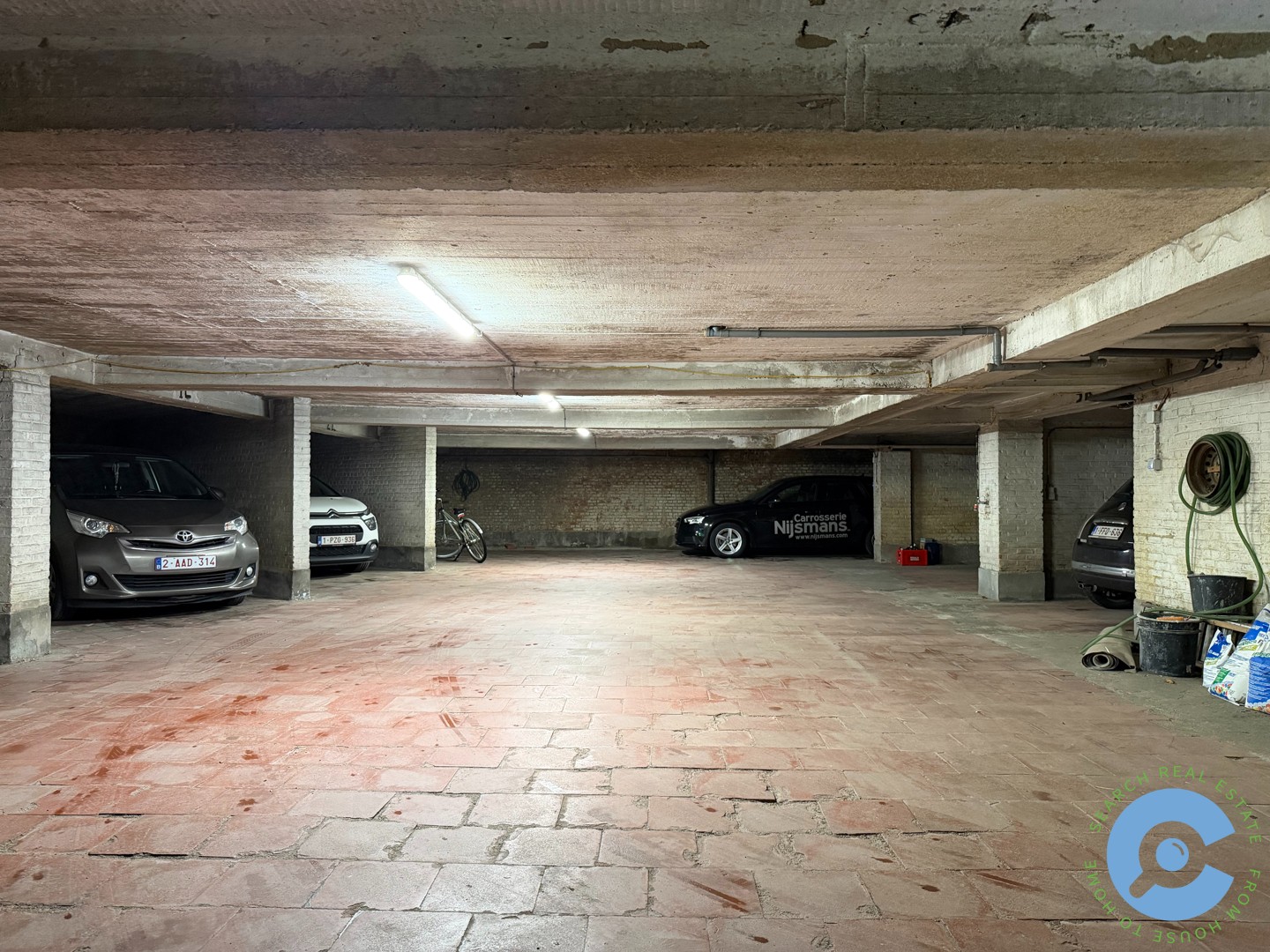 Overdekte autostaanplaats in afgesloten garage! - foto 3