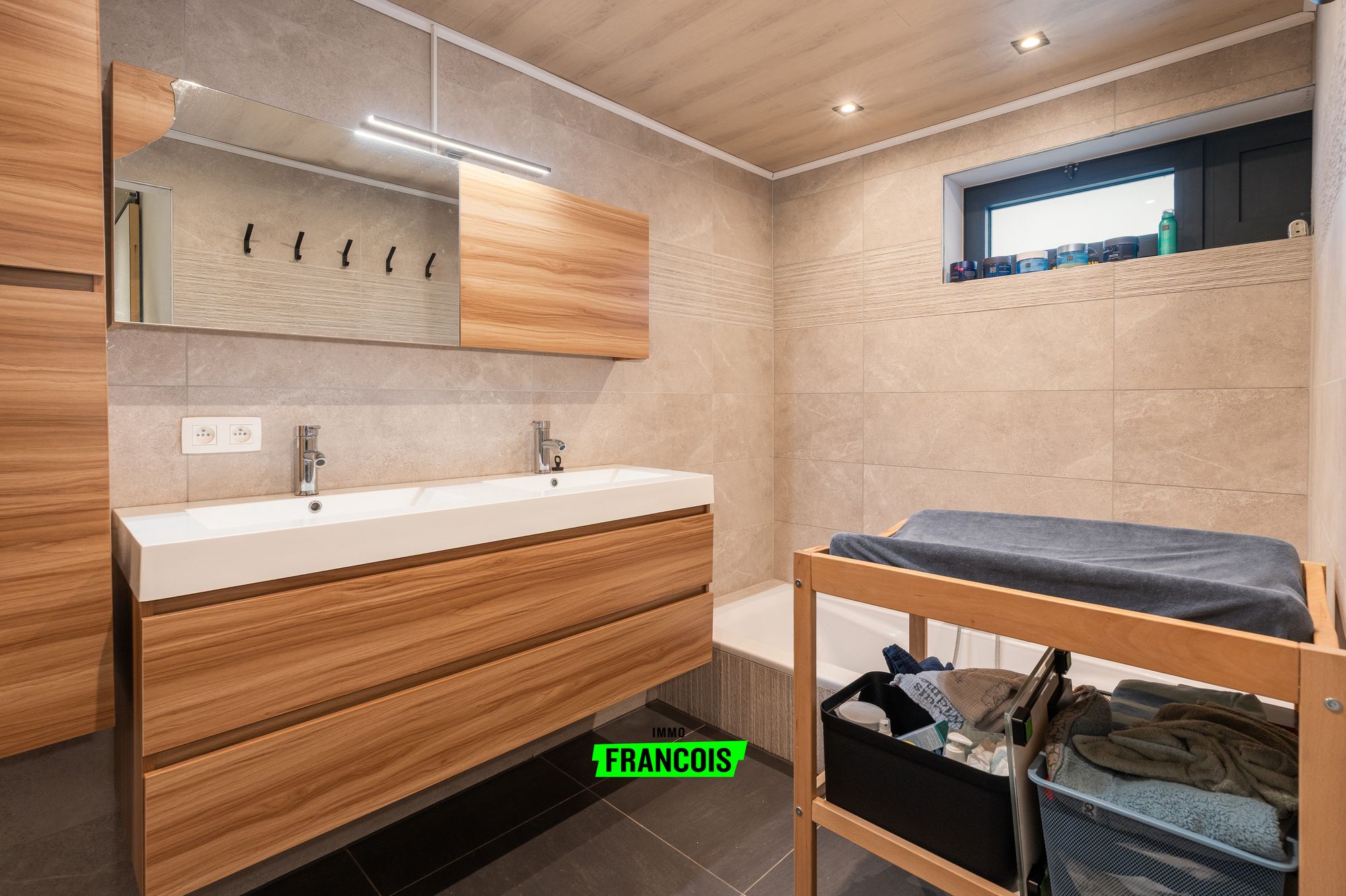 Gerenoveerde en energiezuinige woning met drie slaapkamers te koop in Knesselare - foto 2
