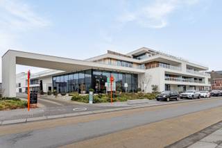 Stijlvol en zorgeloos wonen of investeren in het hart van Waregem!Op een absolute toplocatie bevinden zich energiezuinige en comfortabele...