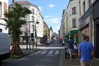 Commercieel gelijkvloers, gelegen in de gekende Blaesstraat (Rue Blaes), waar antiek en meubelzaken overheersen.Dit pand geniet van véél passage en...