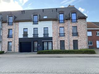 Ontdek dit prachtig dakappartement van ca. 102 m², gelegen in de recente residentie ‘Hof Ter Beecke’ (bouwjaar 2017), pal in het centrum van...