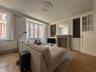 **Charmant appartement te huur in historisch gebouw**In een statig herenhuis in de Koning Leopold I-straat bevindt zich dit uiterst charmante...
