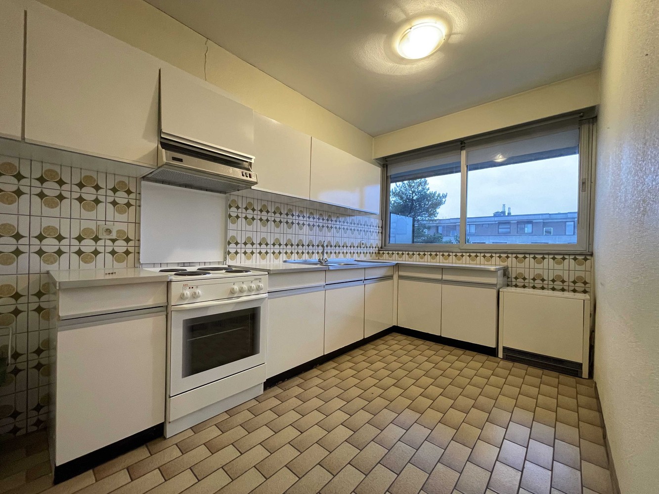 Goed gelegen drieslaapkamerappartement met garage - foto 5