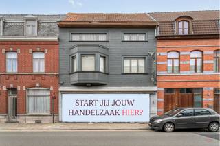       This spacious commercial and residential property is situated in a very central and commercial location in the heart of Wakken.The bakery has a...