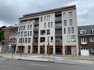 762m² Gelijkvloerse kantoorruimte aan de kleine ring30m gevelbreedte - 23m etalage4 Parkeerplaatsen in ondergrondse parkeergarageDe ruimte kan...