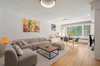 Dit lichtrijk appartement aan het Citadelpark bevindt zich op de derde verdieping van het appartementencomplex 'Ter Rive'. Bij het betreden treft u...