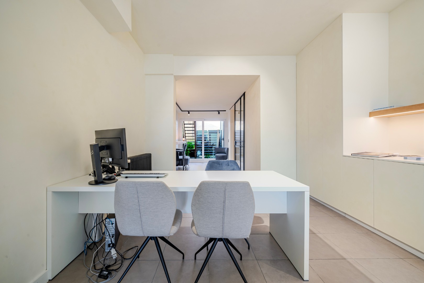 Beautifully renovated commercial property, easily accessible, located near Ezelpoort and the centre of Bruges - photo 2