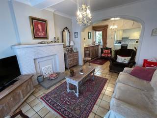 Deze gezellige rijwoning dient op termijn energetisch gerenoveerd te worden (ramen/dak + elektriciteit), maar is eigenlijk zo goed onderhouden dat...