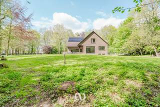 SCHIJF JE IN VOOR HET EERSTE BEZOEKMOMENT VAN WOENSDAG 13 MEI VIA ONZE WEBSITE!Ben jij op zoek naar een uitzonderlijk gelegen woning op een perceel...