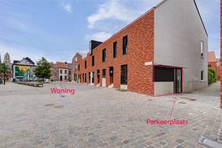 Deze leuke stadswoning is gelegen in de populaire, gezellige wijk Looks. Ze beschikt over een inkomhal, een lichtrijke leefruimte met open keuken,...