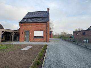Deze volledig gerenoveerde woning is gelegen in Machelen (Zulte), op een boogscheut van het centrum, belangrijke invalswegen en diverse winkels.Op...