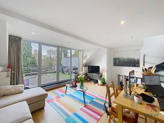 UCCLE – Saint-Job neighbourhood, in a quiet, leafy setting. A beautiful unfurnished two-bedroom duplex on the third floor, featuring a superb...