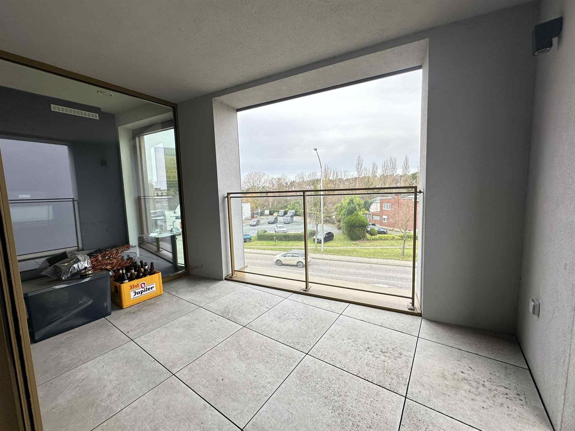 Recent appartement met 1 slaapkamer, terras en autostaanplaats. - foto 4