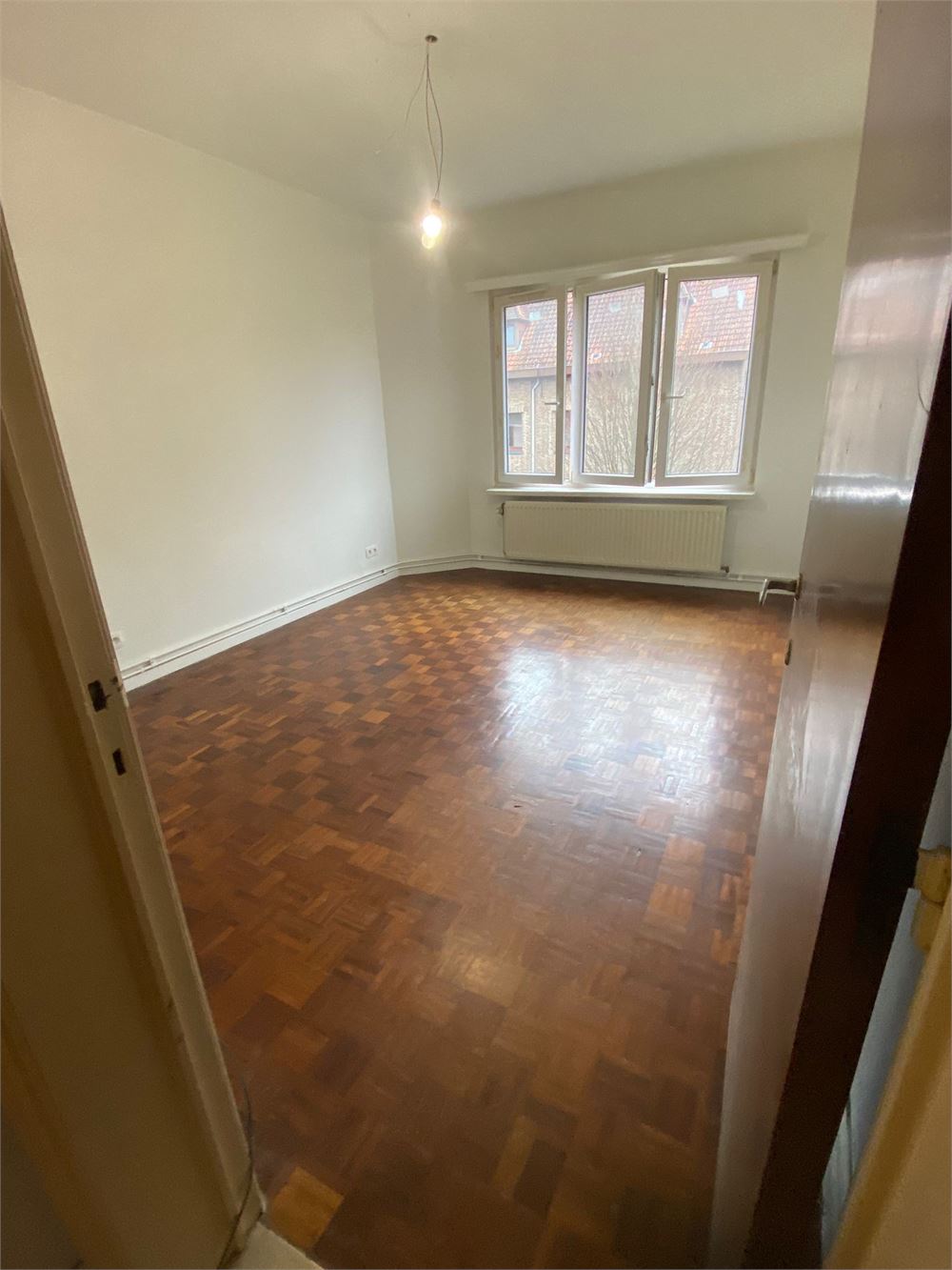 Volledig gerenoveerd ruim 1 slaapkamer appartement - foto 4