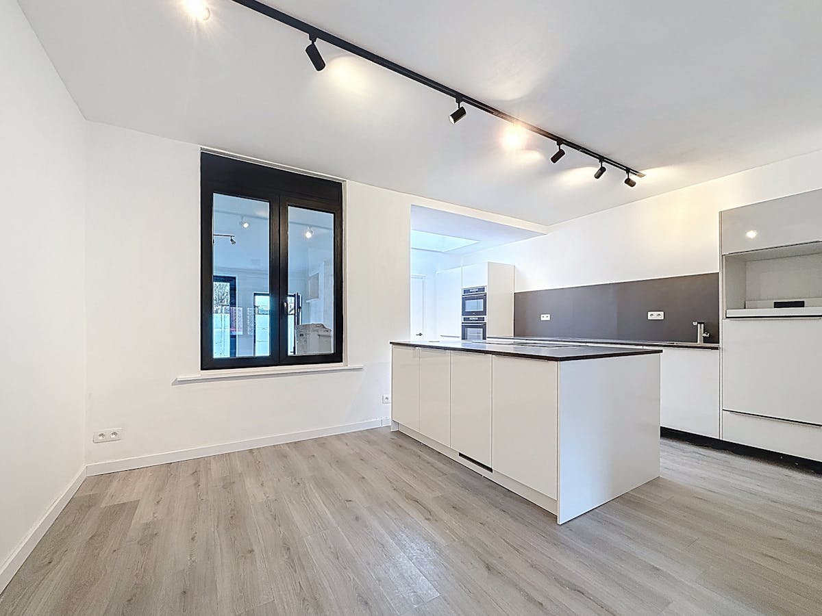 Gerenoveerde woning met twee slaapkamers te huur in Merksem - foto 4