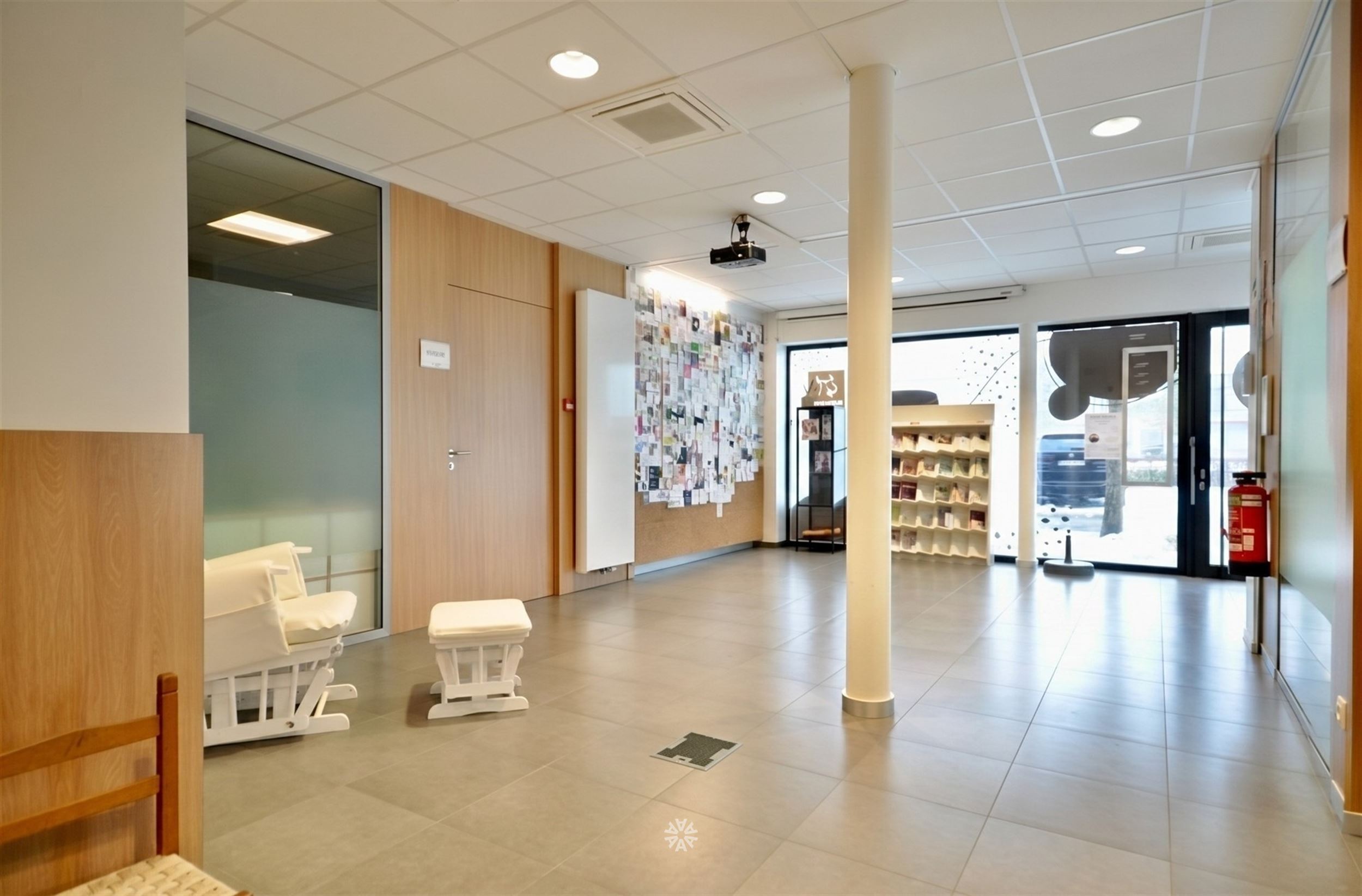 Veelzijdige handelsruimte/kantoor in centrum Berchem - foto 2