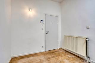 Charmante studio te koop, gelegen aan de Hallenstraat 1 in het hart van Brussel. Deze instapklare woonst van circa 35 m² bevindt zich in...