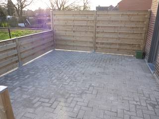 Deze halfvrijstaande woning is gelegen in Tongerlo (Bree) en is recent gerenoveerd.<br /><br />INDELING:<br />Gelijkvloers:<br />- Inkomhal<br />- Keuken<br />- Eetkamer<br />- Woonkamer<br />- Berging/wasplaats<br />- Badkamer<br />- Tuin<br />- Terras<br /><br />Eerste verdieping:<br />- Slaapkamer 1<br />- Slaapkamer 2<br />- Slaapkamer 3<br /><br />LIGGING:<br />- De woning is gelegen in Tongerlo (Bree).<br />- Scholen, winkels, horeca en het openbaar vervoer bevinden zich op fietsafstand.<br /><br />Meer weten?<br />Contacteer ons en wij helpen je graag dichtblij verder!