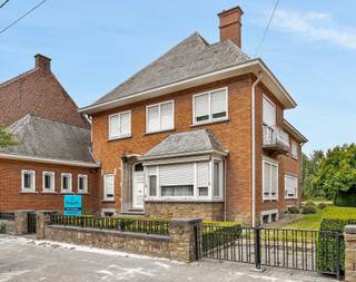 UNIEKE CHARMANTE GROTE HERENWONING (degelijke karaktervolle woonst met PRACHTIGE AUTHENTIEKE ELEMENTEN), tevens ideaal voor zelfstandige/vrij...