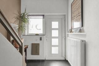 Ontdek deze bijzonder charmante woning gelegen aan de Jaak Vandersandenstraat in het levendige Bilzen – een plek waar rust, ruimte en potentieel...