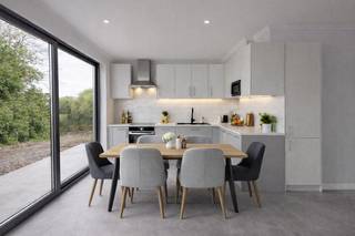 Op zoek naar een stijlvolle en energiezuinige woning op een groene en rustige locatie ? Ontdek deze nieuwbouwwoning in Erondegem, een charmante deelgemeente van Erpe-Mere.<br />Dankzij de strakke en moderne architectuur straalt deze woning naast een tijdloze elegantie, eveneens een hoge graad van wooncomfort en energiezuinigheid uit.
<ul>
	<li><span><strong>BEN-woning</strong> (Bijna-Energie-Neutraal): klaar voor de toekomst</span></li>
	<li><span><strong>Casco-afwerking</strong>: volledig naar eigen smaak in te richten</span></li>
	<li><span><strong>Lichtrijke leefruimtes</strong> dankzij doordachte architectuur</span></li>
	<li><span><strong>Rustige ligging</strong>, met vlotte verbinding naar winkels, scholen en belangrijke invalswegen</span></li>
</ul>
Een unieke kans om jouw droomwoning te realiseren in een groene en aangename buurt!<br /><br />📍 <strong>Locatie:</strong> Erondegem, deelgemeente Erpe-Mere<br />🔑 <strong>Aantal woningen:</strong> 2<br />🏡 <strong>Afwerking:</strong> Casco – volledig naar wens in te richten<br /><br />De woning kan volledig naar wens worden afgewerkt.<br /><br />Contacteer vandaag Sabrina bij Immo Bia voor meer informatie op sabrina@immobia.be of 0470/03.31.39<br /> 