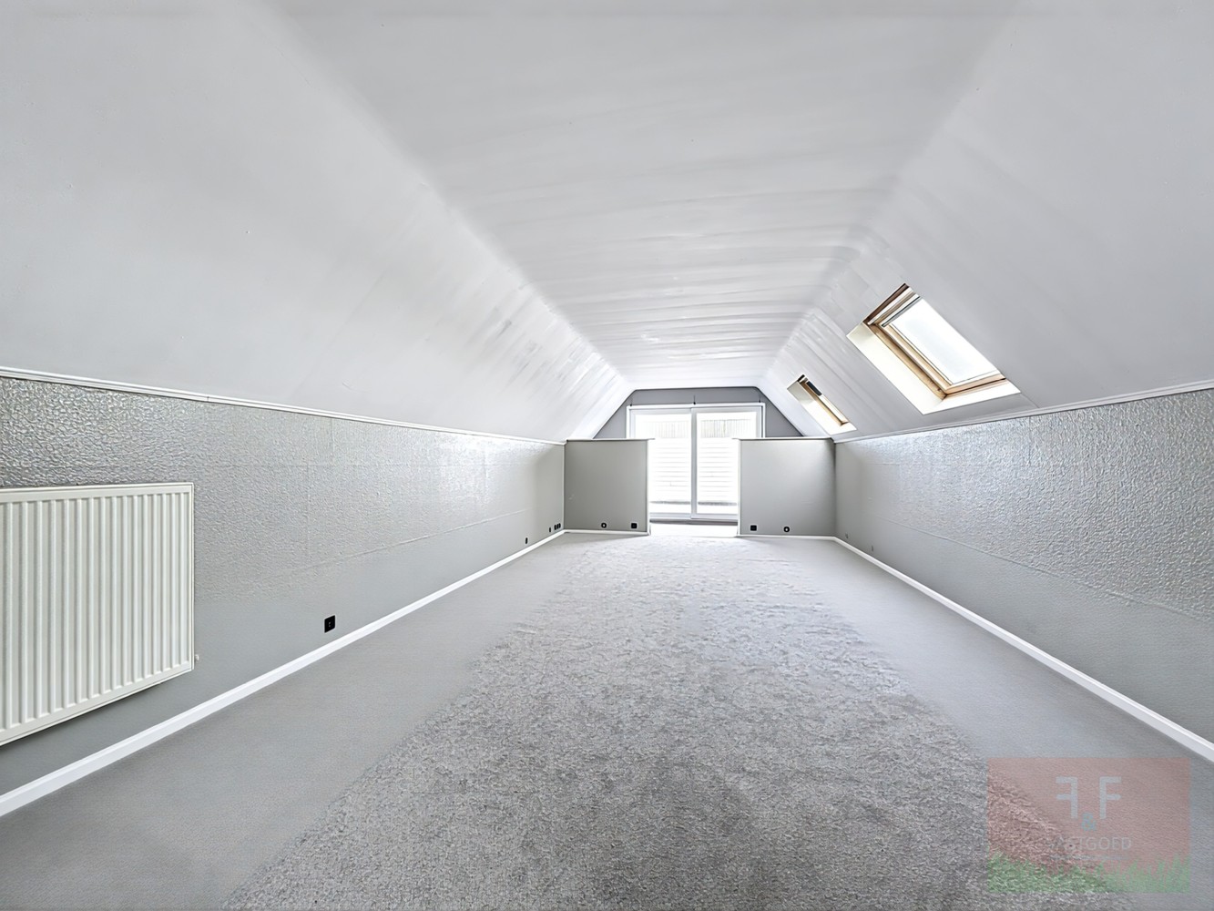 Loft op 1ste verdieping met carport - foto 3