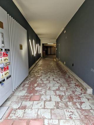 Ligging: Gelegen tussen het museum van Schone Kunsten en de vernieuwde kaaien, in het bruisende hart van Antwerpen. Gezellige terrasjes en...